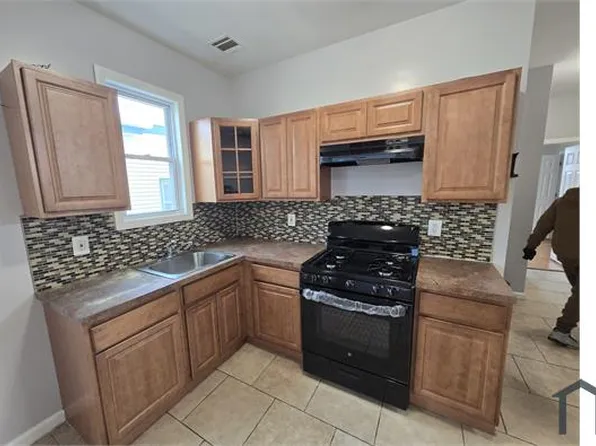 9 Saint James Pl #2L, Newark, NJ 07112