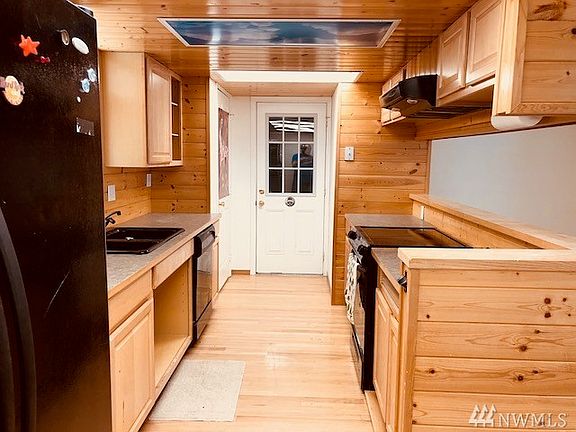 4th image of 6411 41st St NW