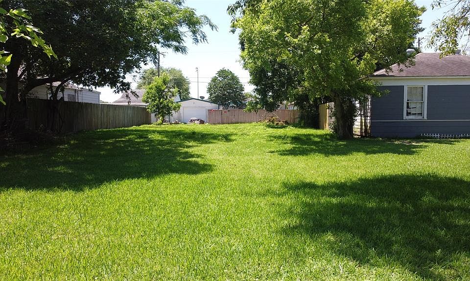 1st image of 205 17th Ave N