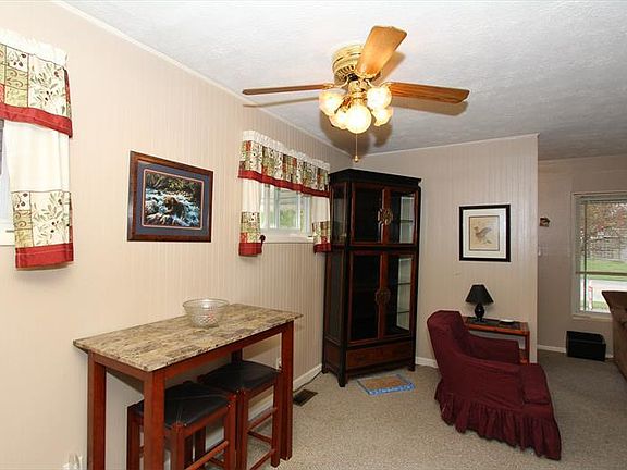 3rd image of 5569 Bayside Dr