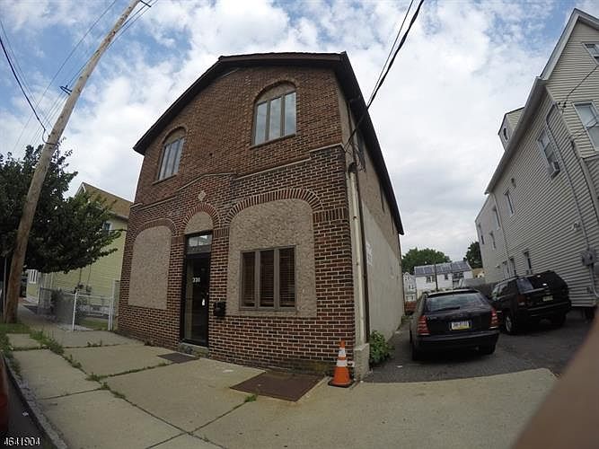 1st image of 338 Cortlandt St #0