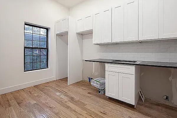 126 Bedford Avenue — Photo 4