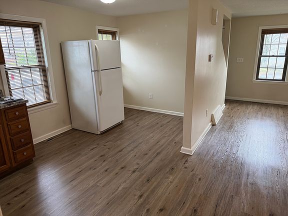 2nd image of 1023 Main St