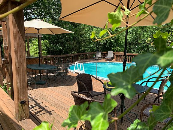 Lovely oversized deck 