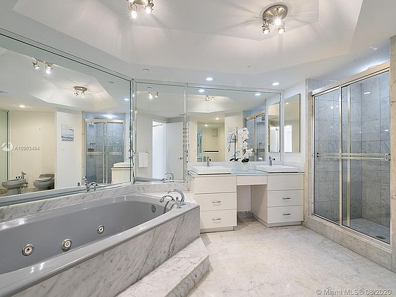 4th image of 4000 Island Blvd #2101