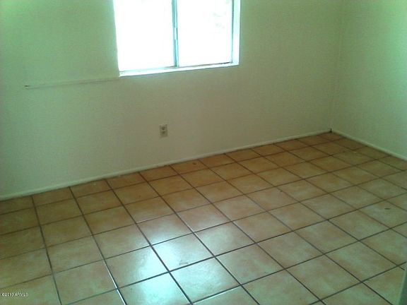 4th image of 3013 E Waltann Ln