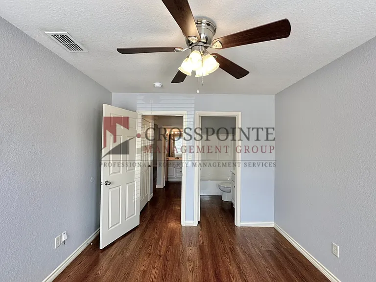 8713 Mansion Creek Cir — Photo 26