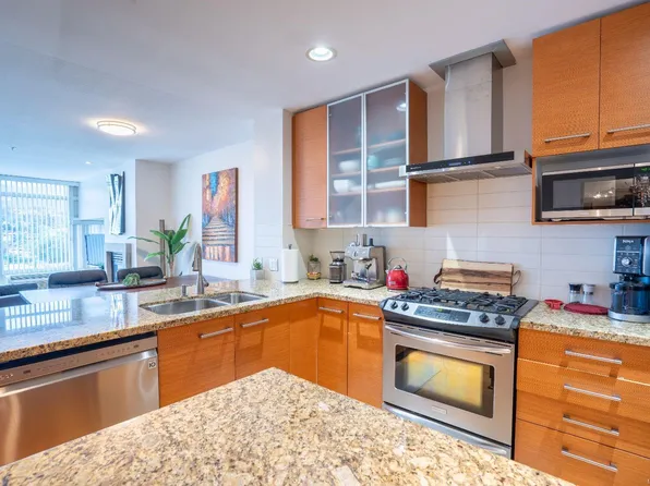 38 Front St #504, Nanaimo, BC V9R 0B8
