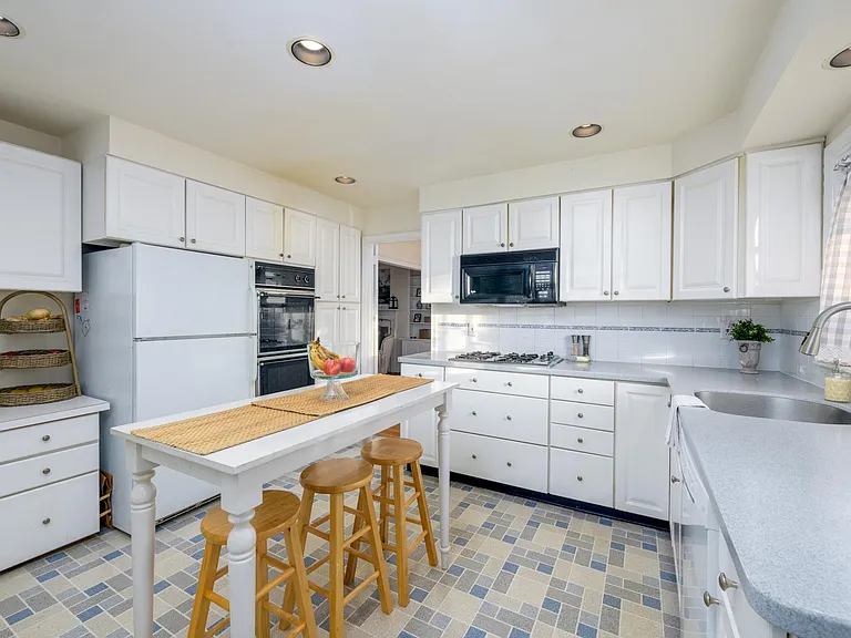 232 Spruce Tree Rd — Photo 7