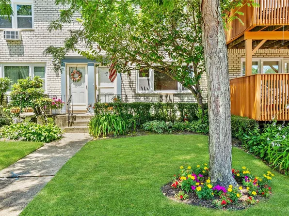 125 Finch Lane #125, Islip, NY 11751