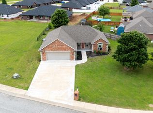 1611 Saint Joseph Dr, Grove, OK 74344