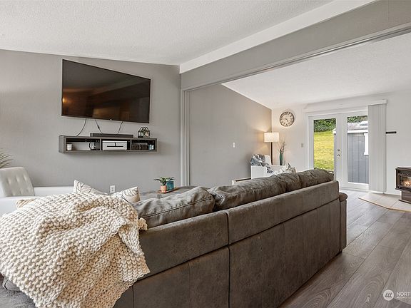 2nd image of 7518 Stinson Avenue