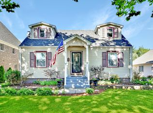 684 S Swain Ave, Elmhurst, IL 60126