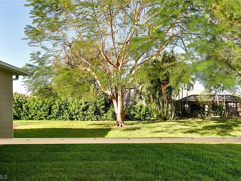 12790 Meadow Hawk Dr — Photo 32