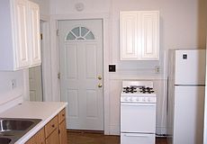 Cozy, eat-in kitchen