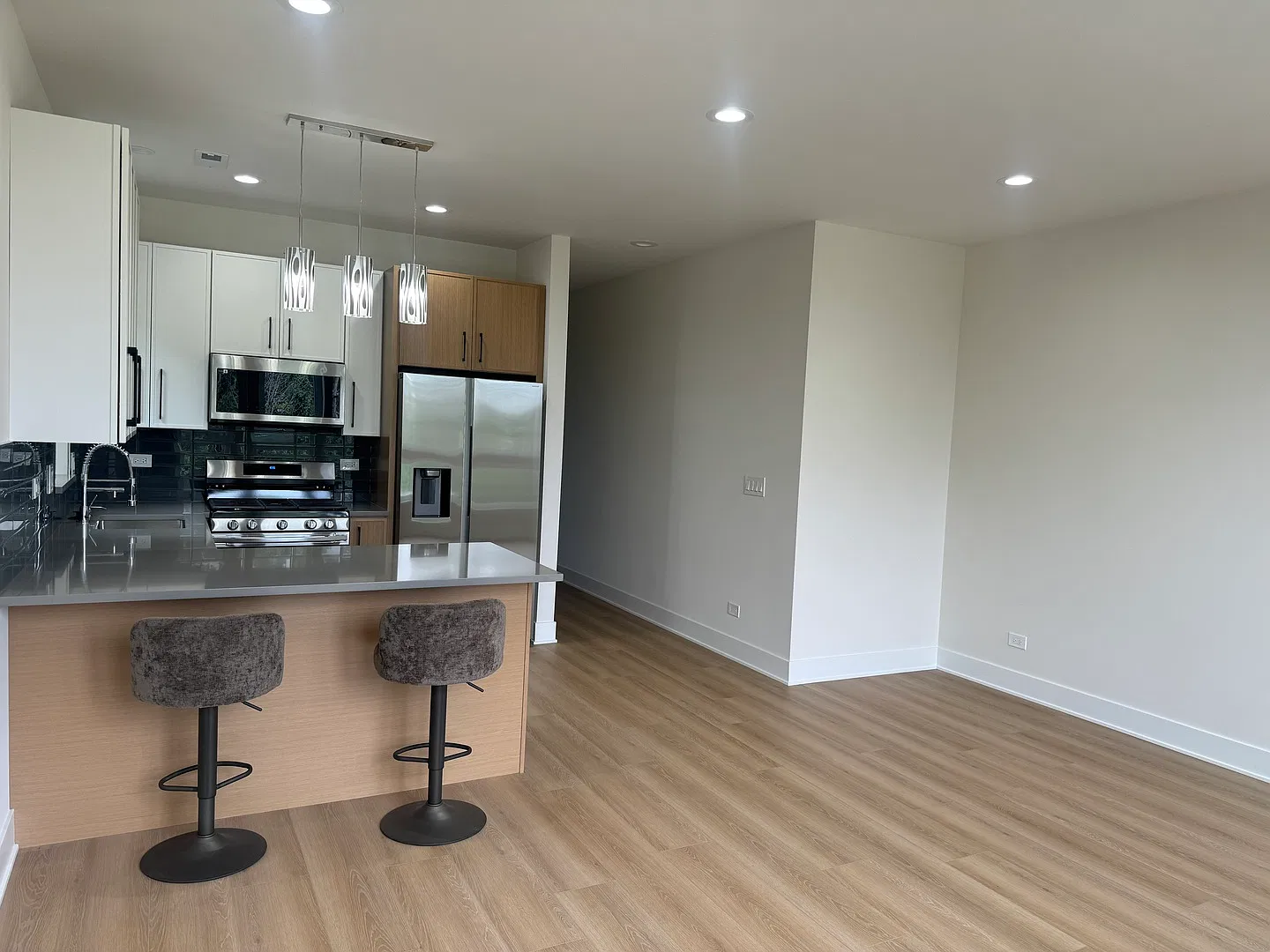 3 bed, 1600 sqft, $3,000 — Photo 4