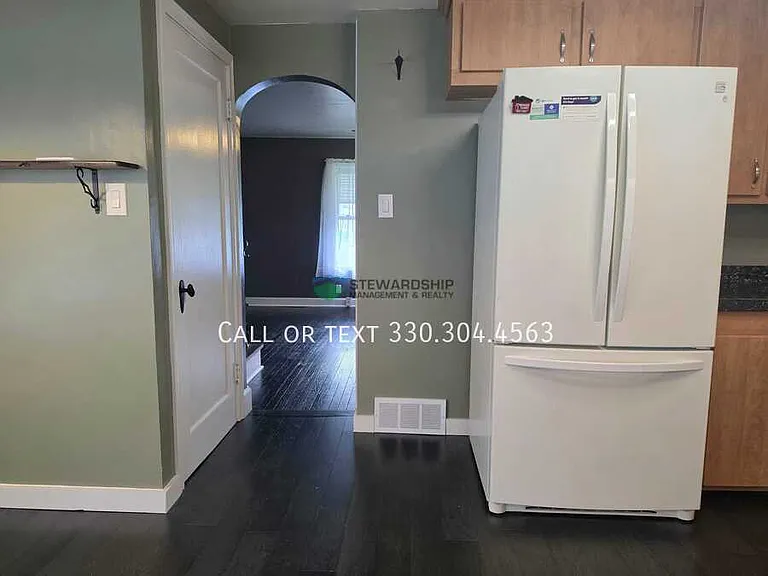 2119 Maple Ave NE — Photo 3