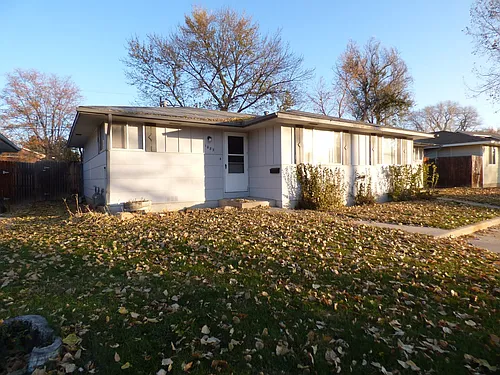 1079-1083 Winona Dr Photo 1
