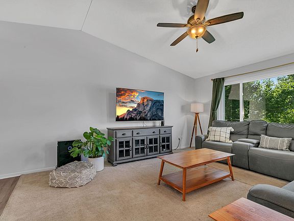 4th image of 606 4th Ave NE