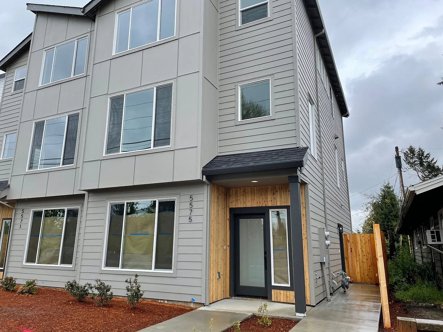 Wonderful Modernized 4-bedroom, 3-bath Home in North Portland! — Photo 1