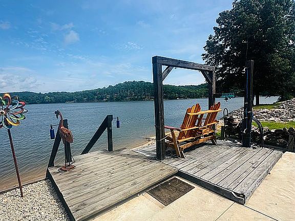 4th image of 980 River Front Dr S