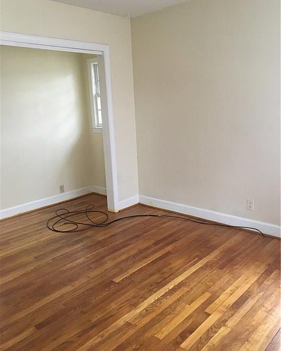 2nd image of 639 Laurel St