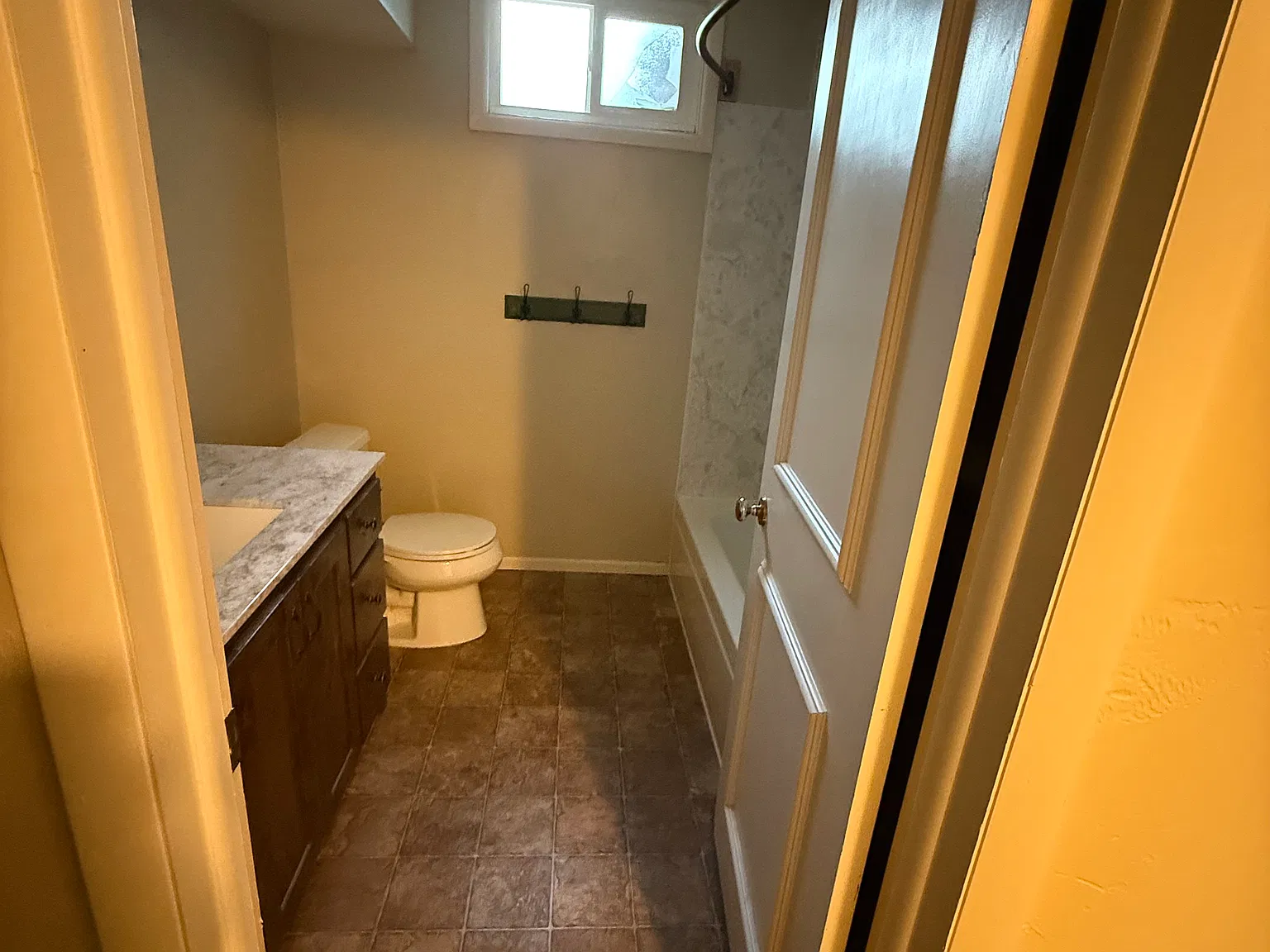 4 bed, 2300 sqft, $1,800 — Photo 3