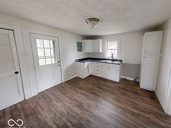 3rd image of 2301 S 19th St