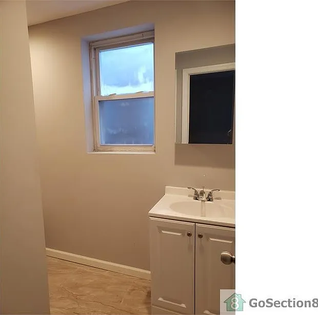 3 bed, $2,000 — Photo 4
