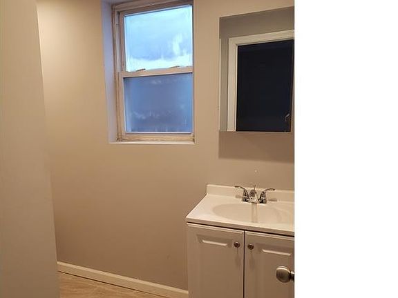 4th image of 261 Amherst St APT 2