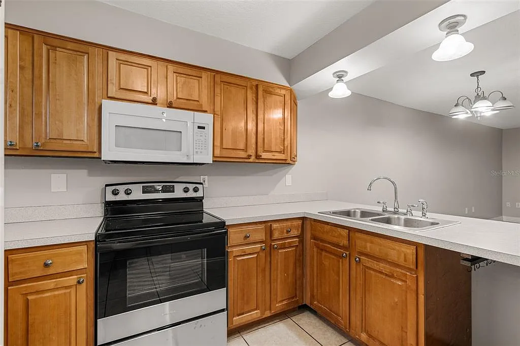 2 bed, 2.5 bath, 1154 sqft, $1,700 — Photo 3