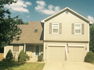 12525 S Arapaho Dr, Olathe, KS 66062