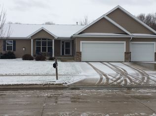 3395 Saratoga Ct, Mason City, IA 50401