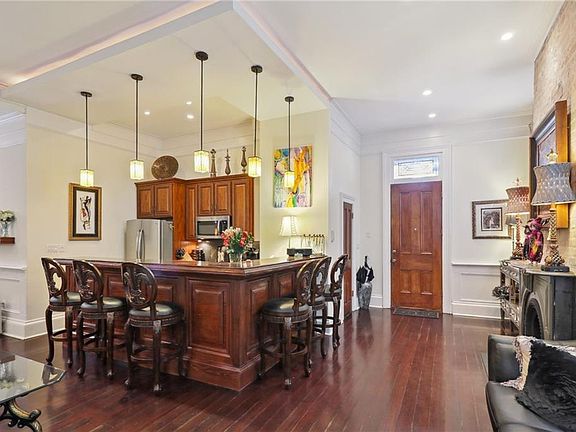 3rd image of 2326 Magazine St APT 2