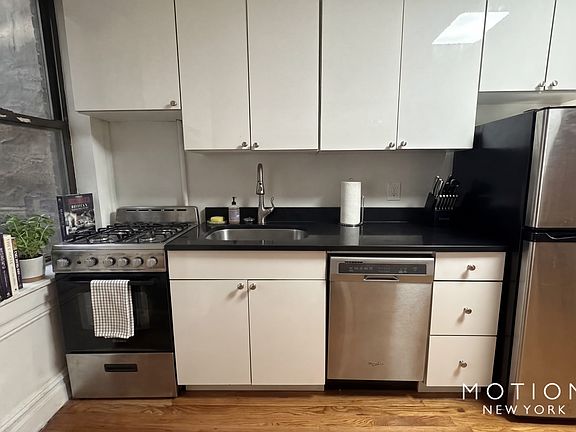 4th image of 273 E 10th St APT 14