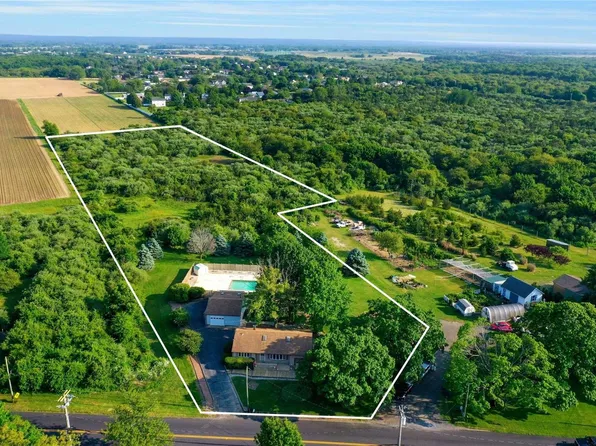 2179 Sound Avenue, Calverton, NY 11933