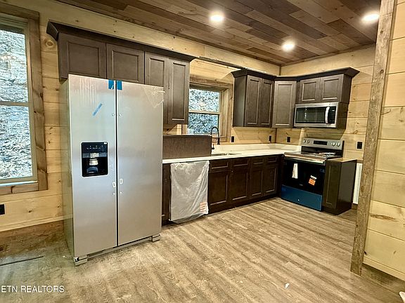 5th image of 3210 Pine Way