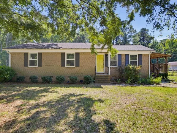 8009 Tam Oshanter Dr, Greensboro, NC 27409