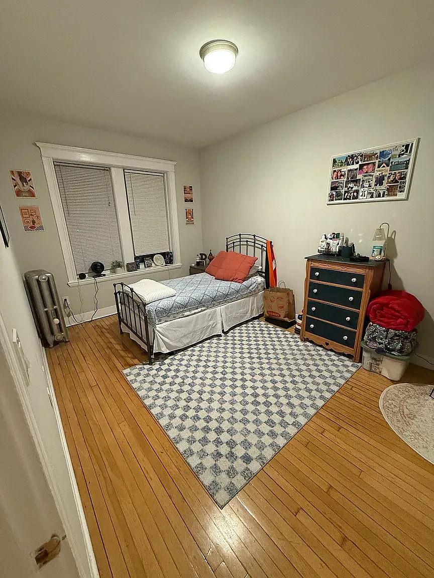 3 bed, 1000 sqft, $4,350 — Photo 1