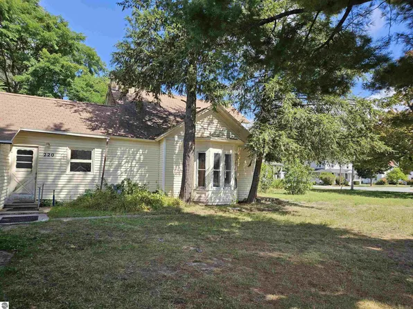 220 S Coral St, Kalkaska, MI 49646