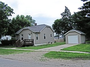 1108 School St, Henry, IL 61537