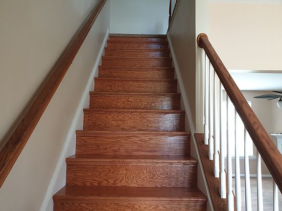 Hardwood Entrance& Staircase