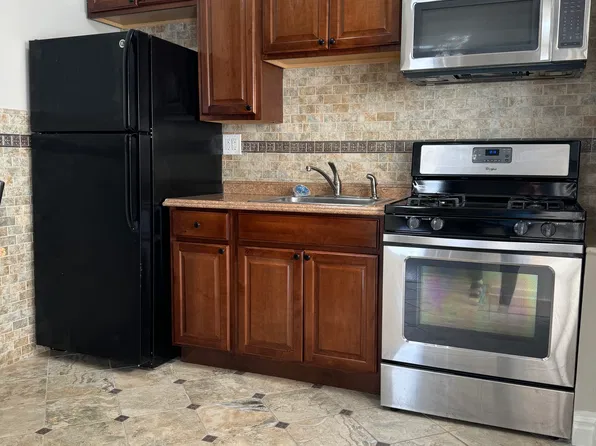 (undisclosed Address), Woodhaven, NY 11421