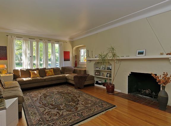 2nd image of 2457 Santa Anita Ave