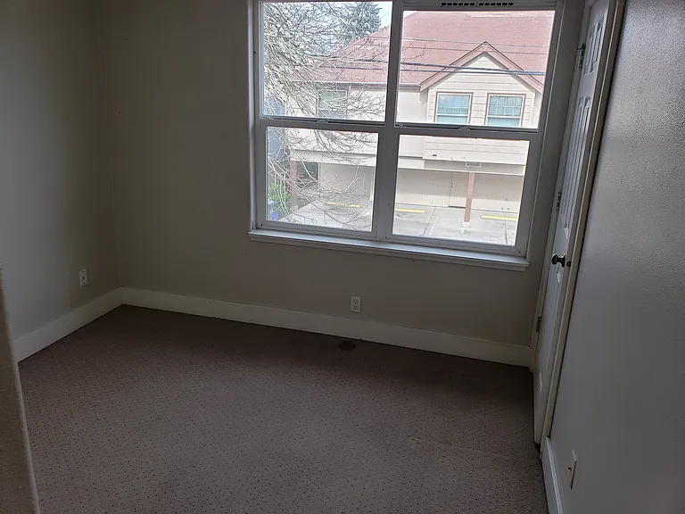 654 W 11th Aly — Photo 17