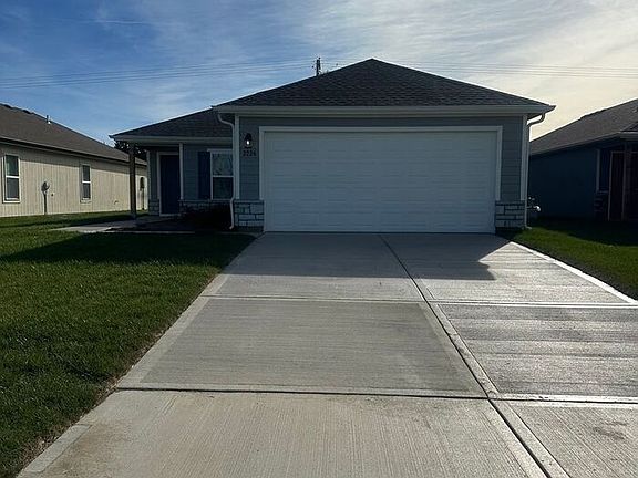 5th image of 2224 Woodfield Dr