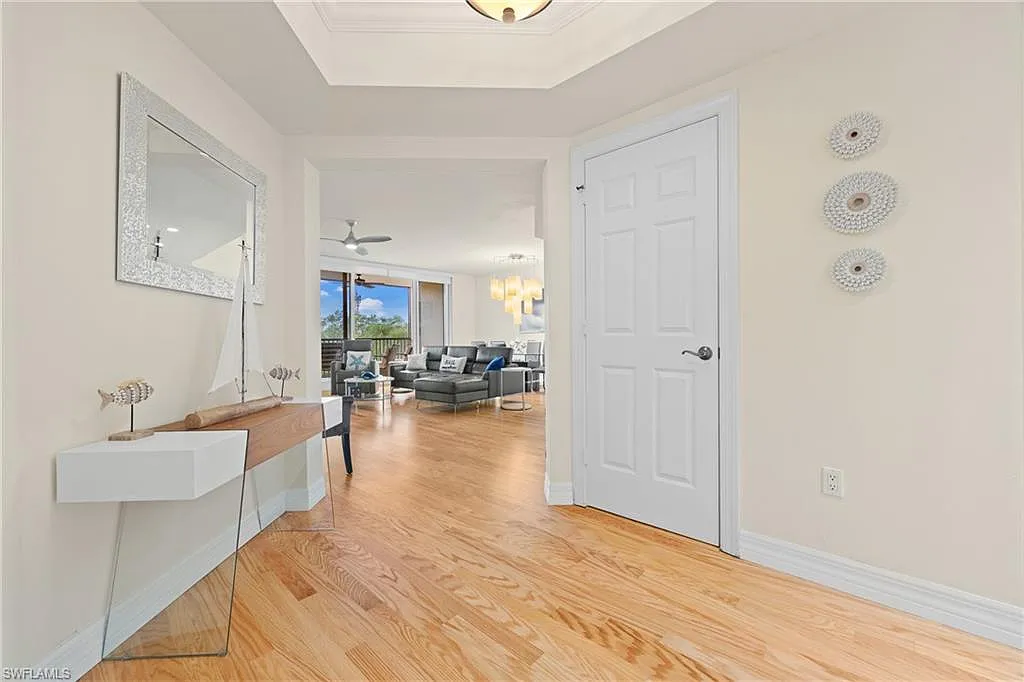 3 bed, 2.5 bath, 1865 sqft, $10,000 — Photo 2
