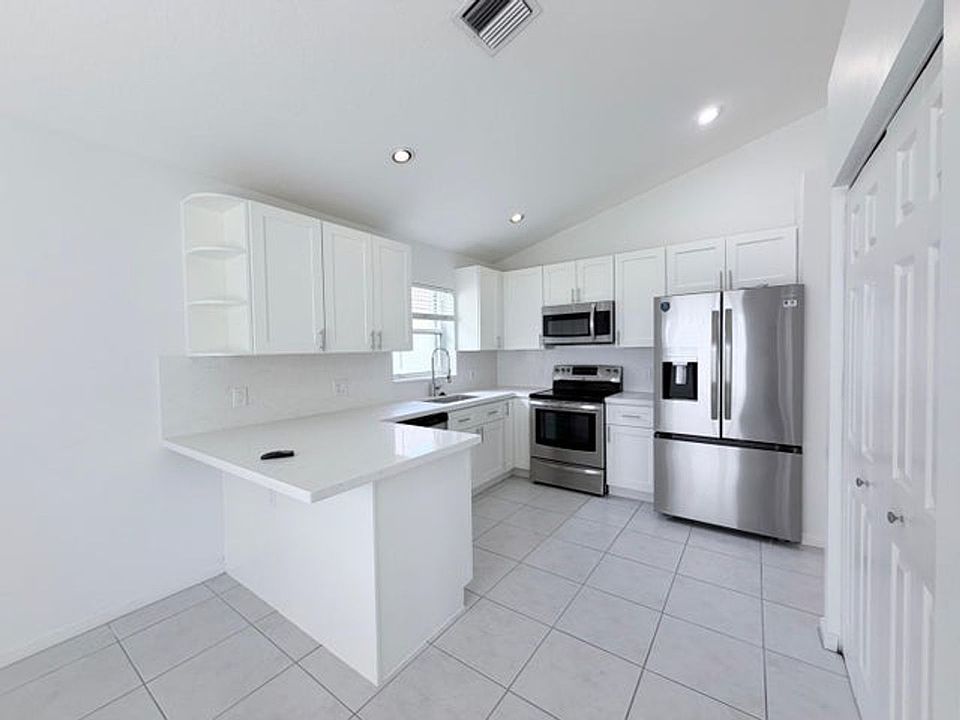 1st image of 1975 Oak Berry Cir