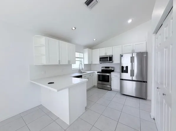 1975 Oak Berry Cir, Wellington, FL 33414