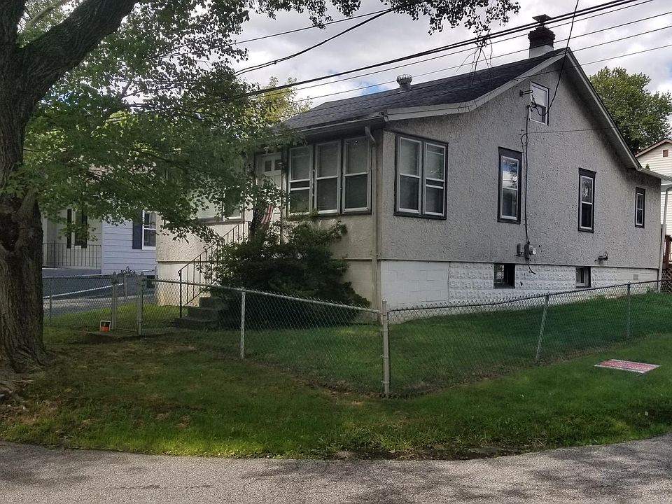 2nd image of 400 Beech St
